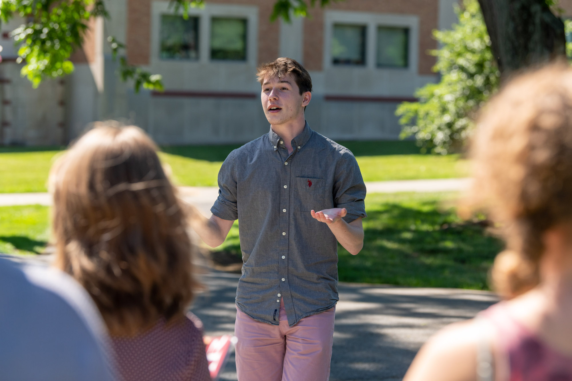 Vassar Campus tour guide addressing group