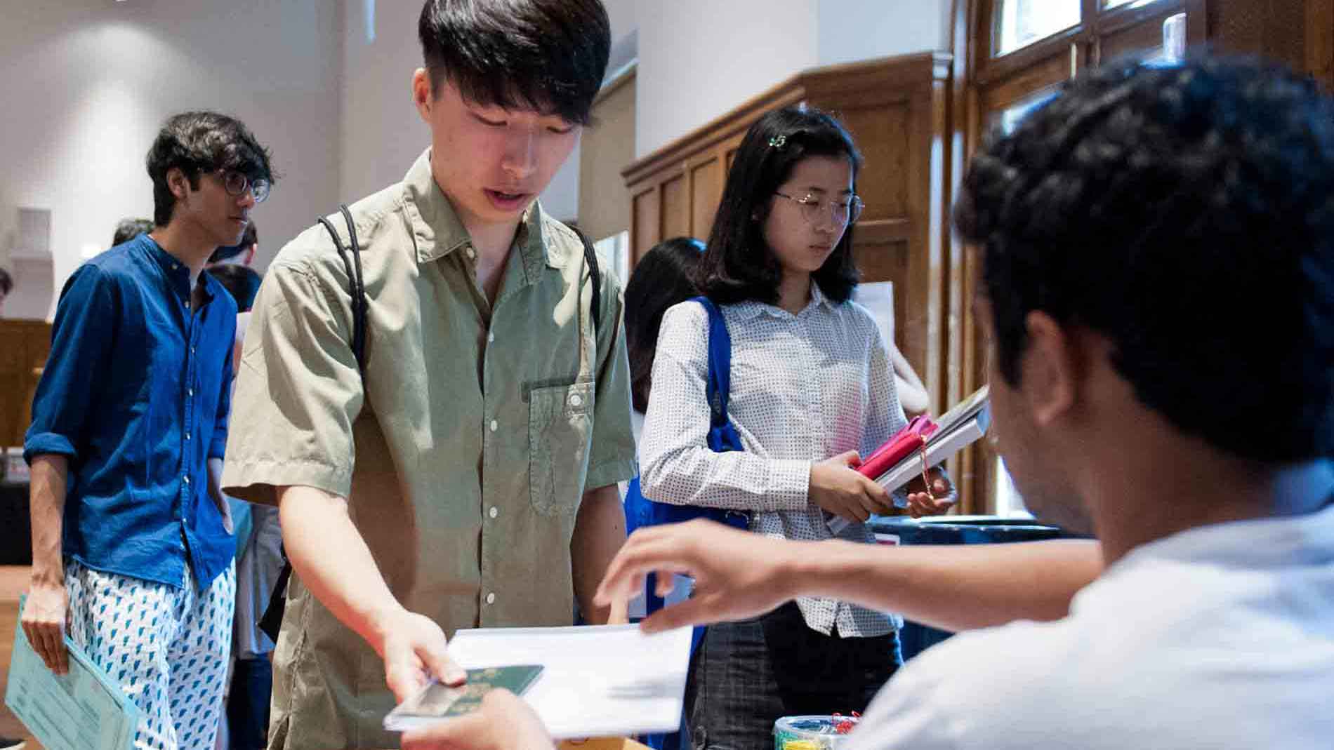 Students check in on Move-In Day