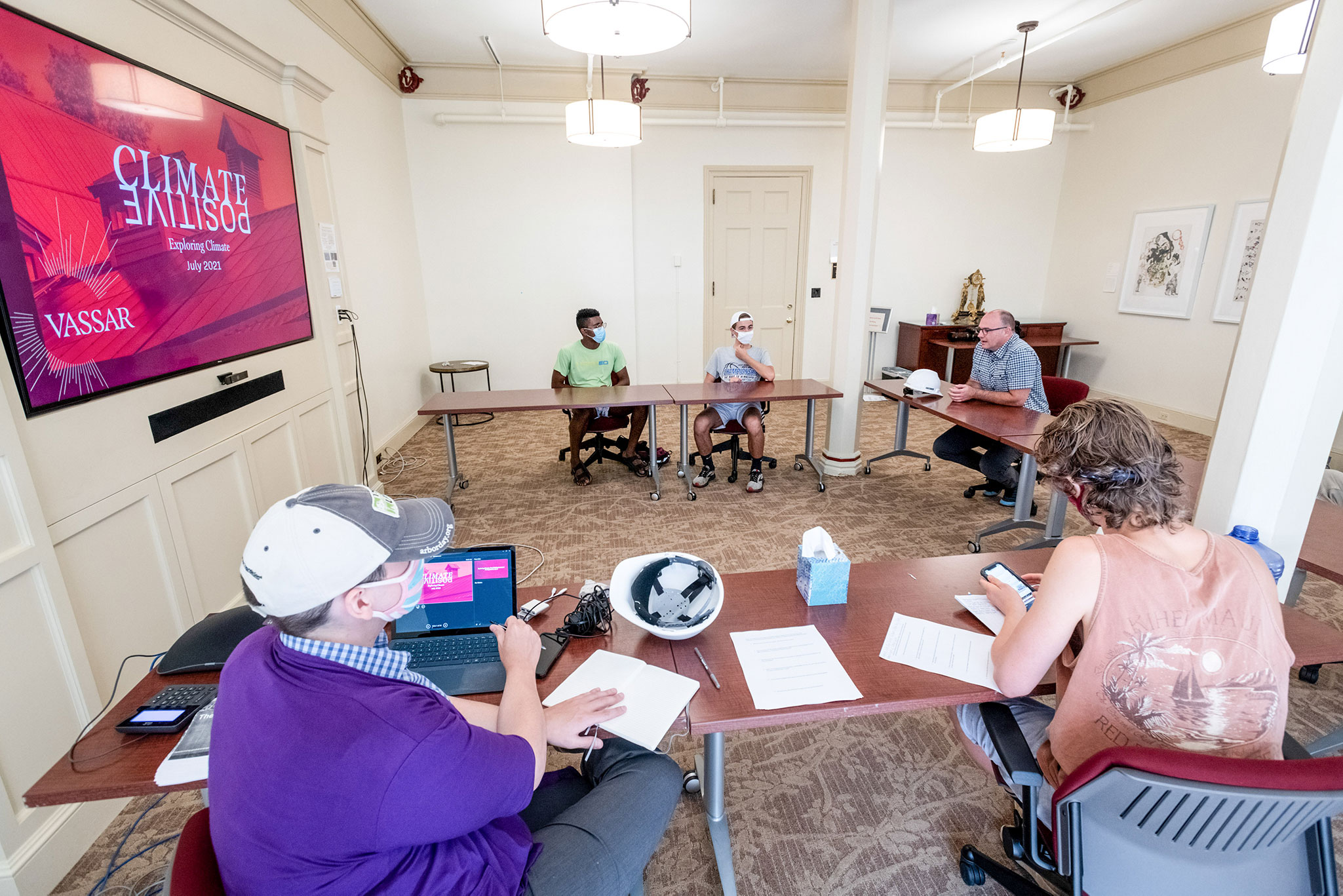 Bryan Corrigan (far right), Project Manager for Vassar’s Office of Facilities and Operations, addressed Exploring College students on the challenges the College faces renovating some of its older buildings to make them energy-efficient.