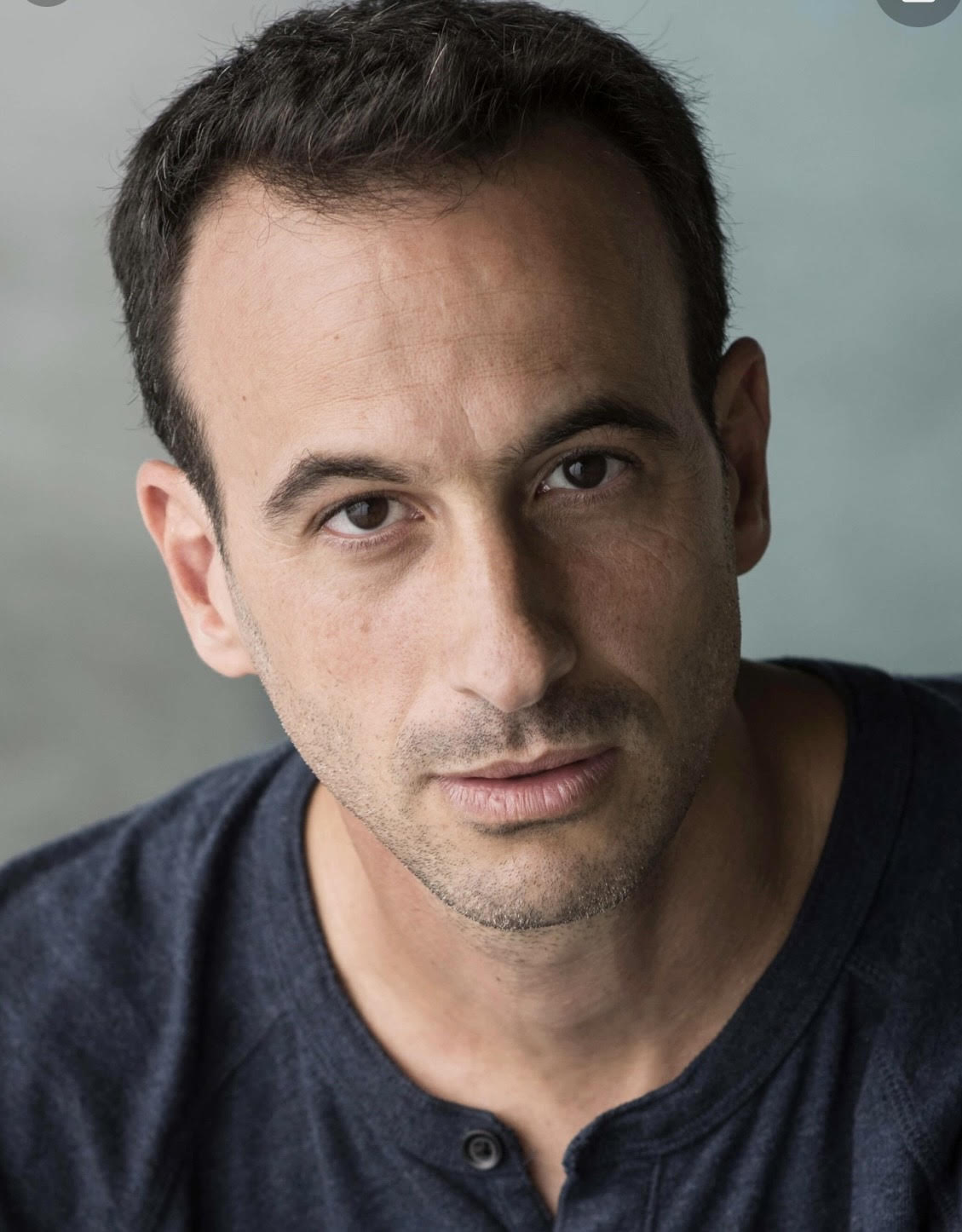 Headshot of choreographer Hofesh Shechter