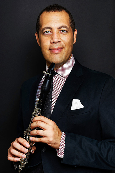 Clarinetist Ian Tyson holding his instrument.