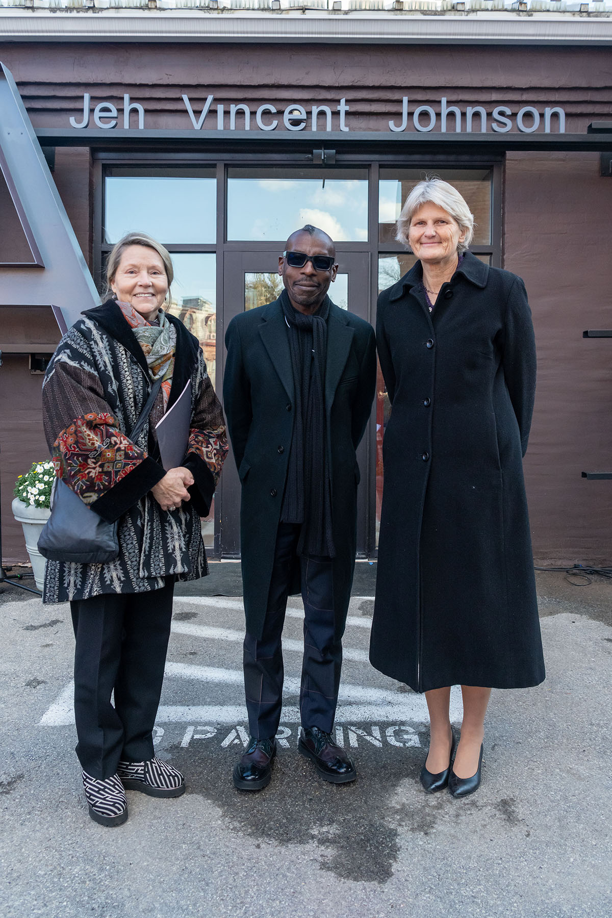 Karen Van Lengen ’73, a student of Johnson’s; architect Mario Gooden, who envisioned the renvoations; and President Bradley in front of the Center’s new façade