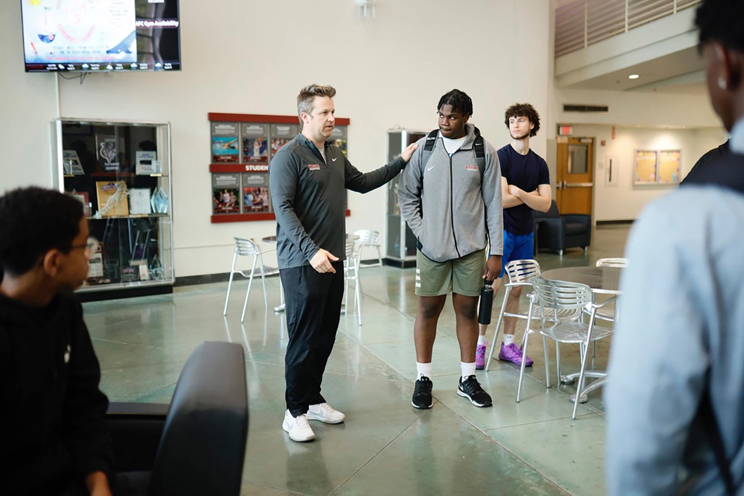 mentorshipcoachpic-web.jpg Vassar Men’s Basketball Coach Ryan Mee and Benson talk in the Fitness Center.