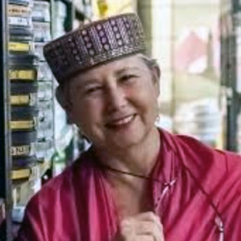 Headshot of Sandra Schulberg.