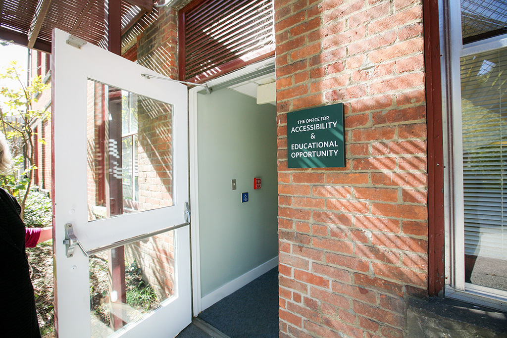 Detail of the entrance door open.