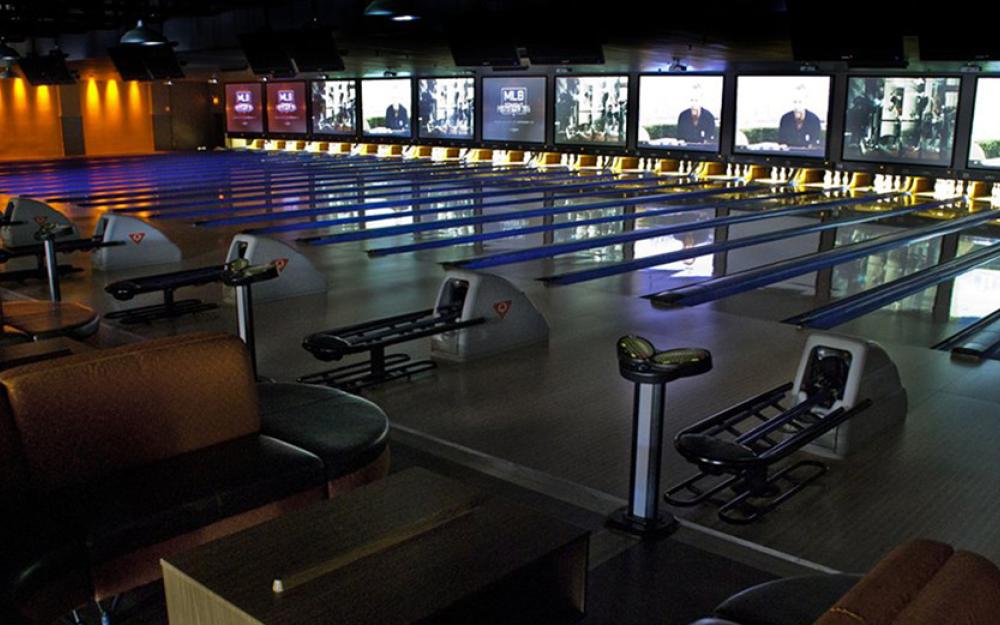 Spins bowling lanes with large screens over the pins.