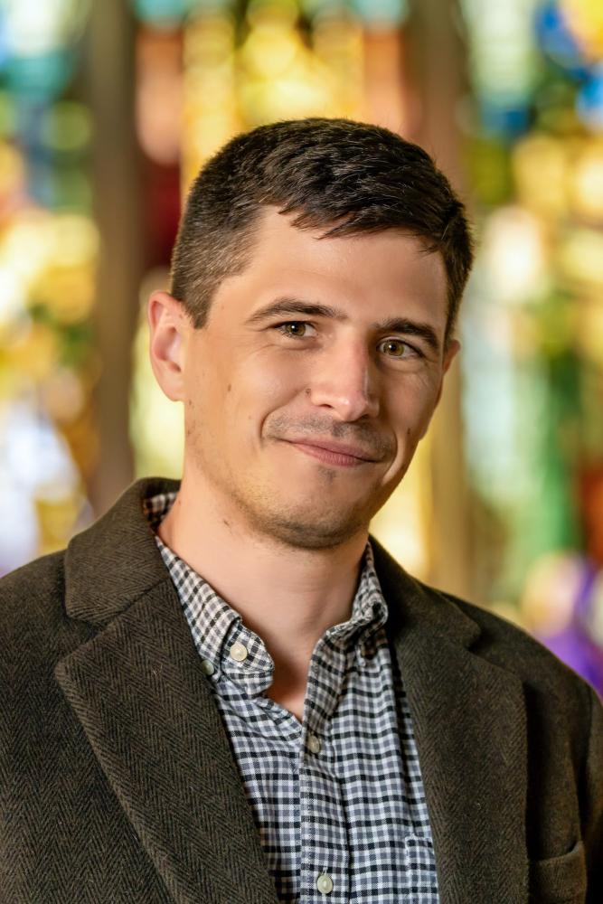Photo portrait of a person standing in front of a colorful background.