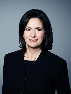 portrait of Amy Entelis