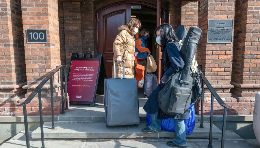 As the Spring Semester arrived, students were taking precautions and following new protocols as they moved back into campus housing. 