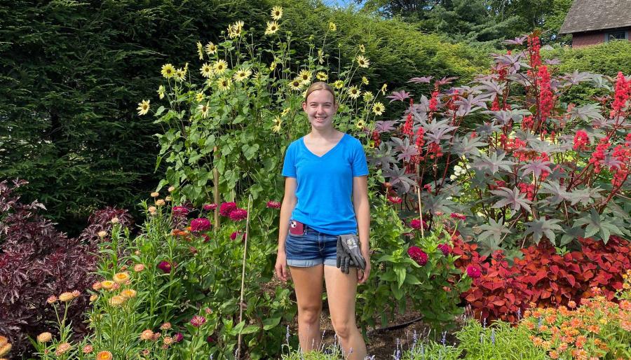 Hailey Osika ’23 tended gardens at the Franklin D. Roosevelt and Eleanor Roosevelt National Historic Sites.
