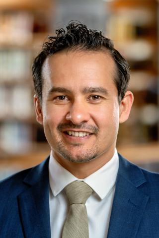 Headshot of Daniel Mendiola.