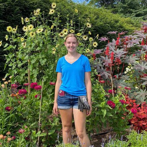 Hailey Osika ’23 tended gardens at the Franklin D. Roosevelt and Eleanor Roosevelt National Historic Sites.