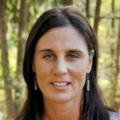 Photo headshot of Molly McGlennen.